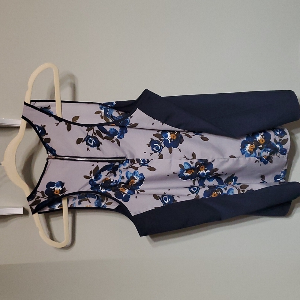 Ladies top - Picture 2 of 6